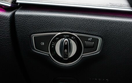 Mercedes-Benz E-Класс, 2019 год, 2 750 000 рублей, 19 фотография