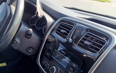 Renault Sandero II рестайлинг, 2018 год, 890 000 рублей, 5 фотография