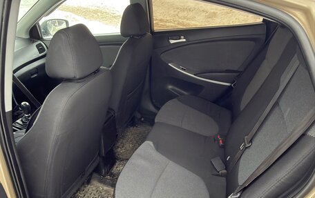 Hyundai Solaris II рестайлинг, 2013 год, 800 000 рублей, 5 фотография