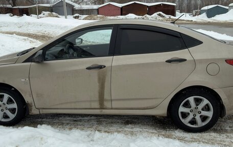 Hyundai Solaris II рестайлинг, 2013 год, 800 000 рублей, 3 фотография