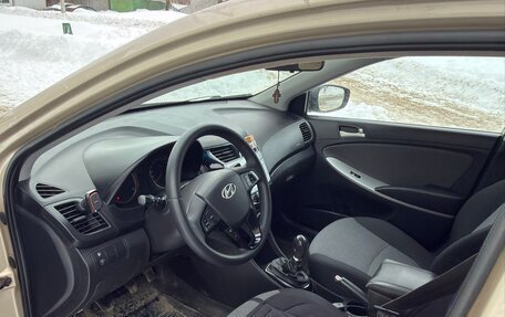 Hyundai Solaris II рестайлинг, 2013 год, 800 000 рублей, 6 фотография