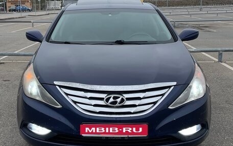 Hyundai Sonata VI, 2010 год, 850 000 рублей, 1 фотография