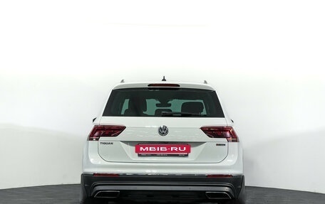 Volkswagen Tiguan II, 2018 год, 2 997 000 рублей, 6 фотография