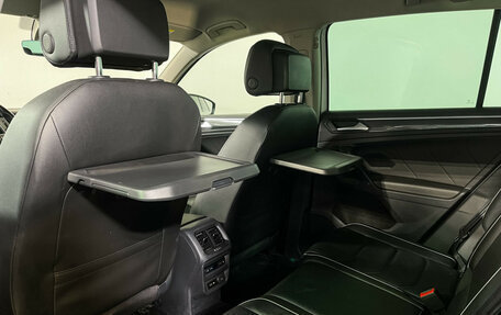 Volkswagen Tiguan II, 2018 год, 2 997 000 рублей, 15 фотография