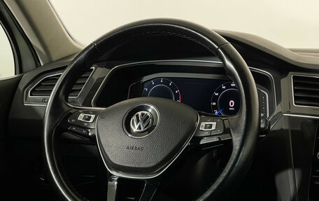 Volkswagen Tiguan II, 2018 год, 2 997 000 рублей, 16 фотография