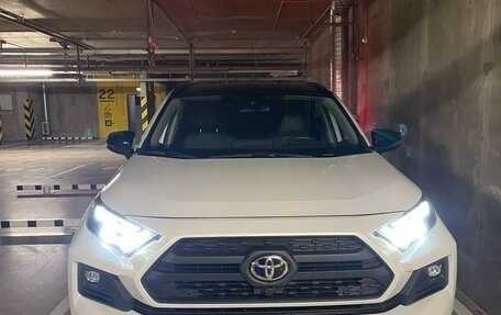 Toyota RAV4, 2024 год, 4 100 000 рублей, 2 фотография