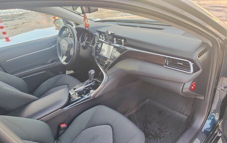 Toyota Camry, 2018 год, 2 700 000 рублей, 10 фотография