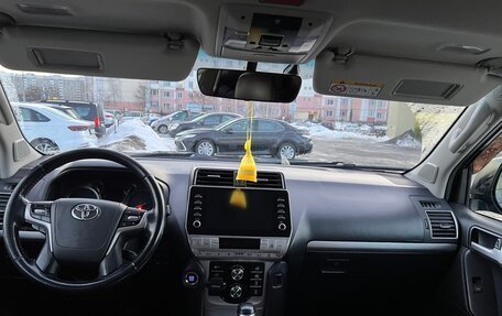Toyota Land Cruiser Prado 150 рестайлинг 2, 2020 год, 6 250 000 рублей, 10 фотография