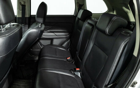 Mitsubishi Outlander III рестайлинг 3, 2014 год, 1 550 000 рублей, 10 фотография