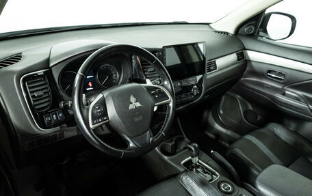 Mitsubishi Outlander III рестайлинг 3, 2014 год, 1 550 000 рублей, 11 фотография
