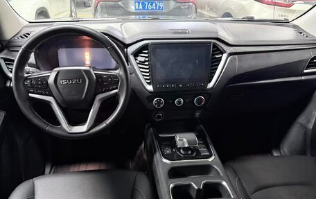 Isuzu D-Max, 2024 год, 3 300 000 рублей, 3 фотография