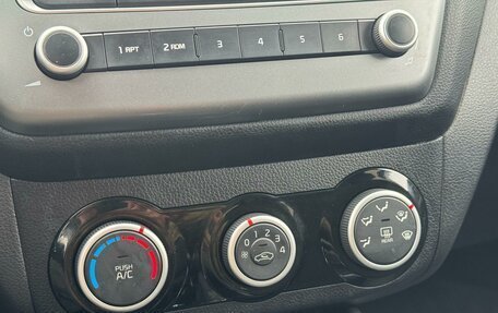 KIA Rio III рестайлинг, 2015 год, 899 000 рублей, 19 фотография