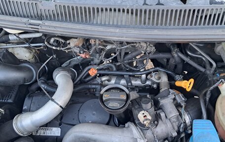 Volkswagen Transporter T5 рестайлинг, 2008 год, 950 000 рублей, 2 фотография