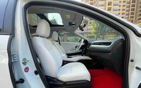 Honda Vezel, 2022 год, 1 265 000 рублей, 10 фотография