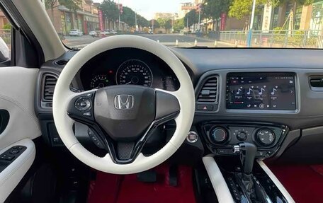 Honda Vezel, 2022 год, 1 265 000 рублей, 14 фотография