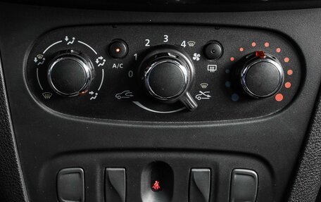 Renault Logan II, 2021 год, 1 239 000 рублей, 16 фотография