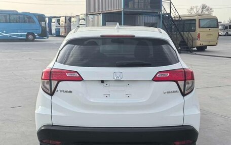 Honda Vezel, 2022 год, 1 300 000 рублей, 5 фотография