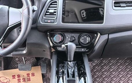 Honda Vezel, 2022 год, 1 300 000 рублей, 14 фотография