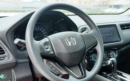 Honda Vezel, 2022 год, 1 310 000 рублей, 10 фотография