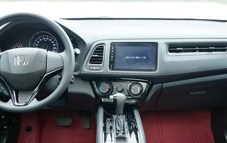 Honda Vezel, 2022 год, 1 310 000 рублей, 9 фотография