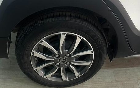 Toyota Yaris XP150 рестайлинг, 2021 год, 1 210 000 рублей, 7 фотография