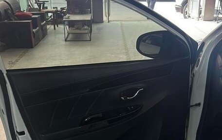 Toyota Yaris XP150 рестайлинг, 2021 год, 1 210 000 рублей, 9 фотография