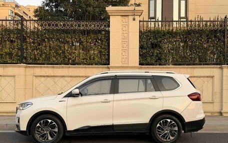 Honda Vezel, 2022 год, 1 200 000 рублей, 5 фотография