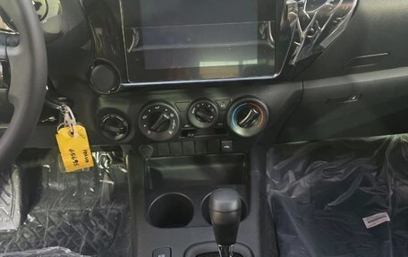 Toyota Hilux VIII, 2025 год, 4 950 000 рублей, 8 фотография