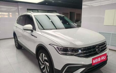 Volkswagen Tiguan II, 2023 год, 2 577 000 рублей, 3 фотография