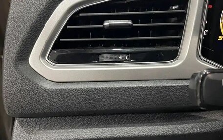 Volkswagen T-Roc I, 2022 год, 1 725 050 рублей, 12 фотография