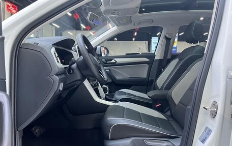 Volkswagen T-Roc I, 2024 год, 1 970 000 рублей, 7 фотография