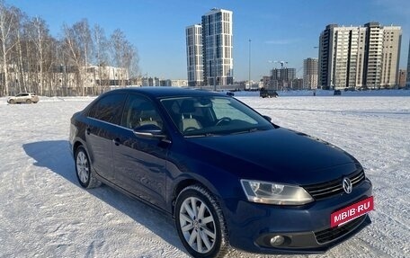 Volkswagen Jetta VI, 2011 год, 990 000 рублей, 2 фотография
