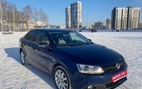 Volkswagen Jetta VI, 2011 год, 990 000 рублей, 3 фотография