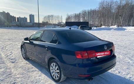 Volkswagen Jetta VI, 2011 год, 990 000 рублей, 10 фотография