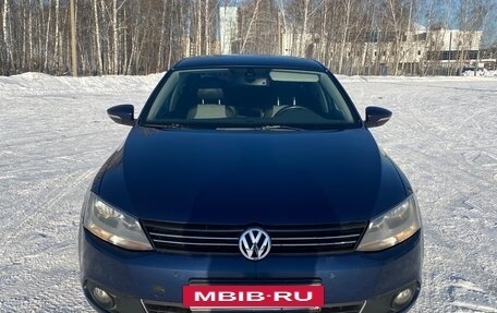 Volkswagen Jetta VI, 2011 год, 990 000 рублей, 6 фотография