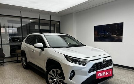 Toyota RAV4, 2018 год, 2 750 000 рублей, 4 фотография