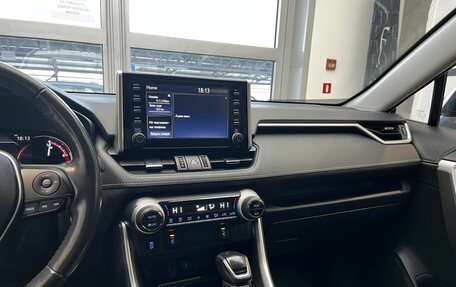 Toyota RAV4, 2018 год, 2 750 000 рублей, 12 фотография