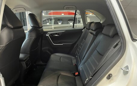 Toyota RAV4, 2018 год, 2 750 000 рублей, 15 фотография