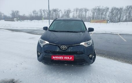 Toyota RAV4, 2019 год, 2 300 000 рублей, 4 фотография