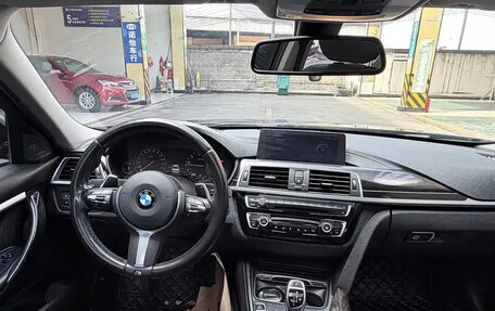 BMW 3 серия, 2018 год, 1 750 000 рублей, 12 фотография