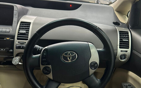 Toyota Prius, 2005 год, 690 000 рублей, 12 фотография