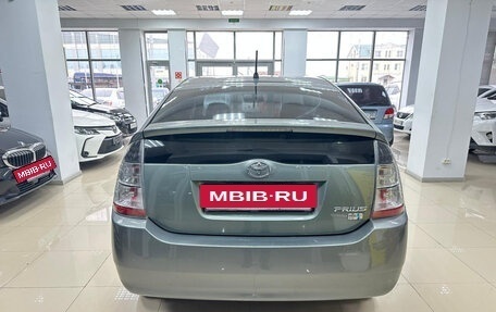 Toyota Prius, 2005 год, 690 000 рублей, 5 фотография