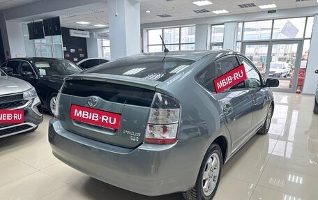 Toyota Prius, 2005 год, 690 000 рублей, 4 фотография