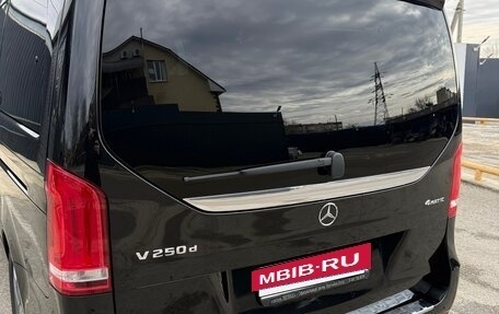 Mercedes-Benz V-Класс, 2017 год, 4 950 000 рублей, 3 фотография