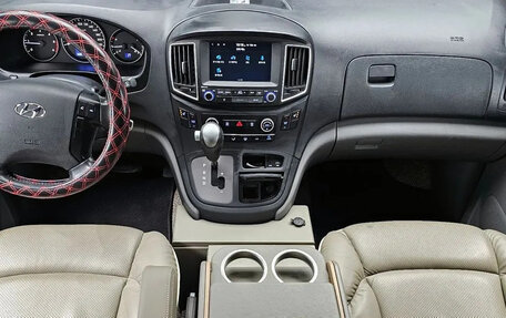 Hyundai Grand Starex Grand Starex I рестайлинг 2, 2021 год, 2 400 000 рублей, 5 фотография