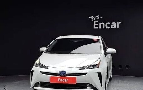 Toyota Prius IV XW50, 2022 год, 1 890 000 рублей, 3 фотография