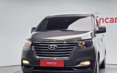 Hyundai Grand Starex Grand Starex I рестайлинг 2, 2021 год, 2 400 000 рублей, 2 фотография