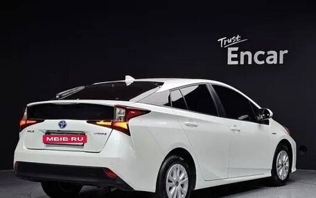 Toyota Prius IV XW50, 2022 год, 1 890 000 рублей, 4 фотография