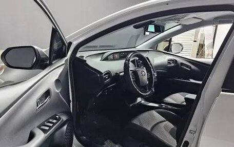 Toyota Prius IV XW50, 2022 год, 1 890 000 рублей, 6 фотография