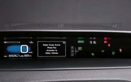 Toyota Prius IV XW50, 2022 год, 1 890 000 рублей, 12 фотография